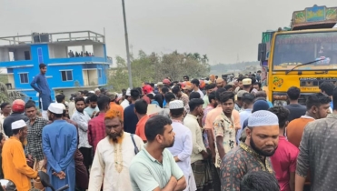 জামালপুরে ট্রাকচাপায় বাবা-ছেলে নিহত, মহাসড়ক অবরোধ